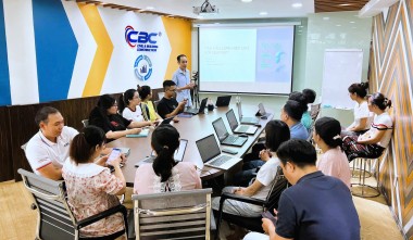 INTERNAL TRAINING: CREATING EFFECTIVE PROMPTS WITH CHATGPT